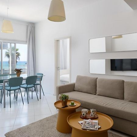Sea View 2 Bedroom Apartment With Bomb Shelter Тел Авив Екстериор снимка