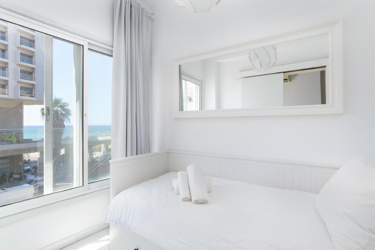Sea View 2 Bedroom Apartment With Bomb Shelter Тел Авив Екстериор снимка