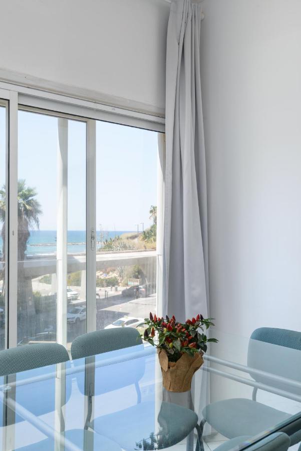 Sea View 2 Bedroom Apartment With Bomb Shelter Тел Авив Екстериор снимка