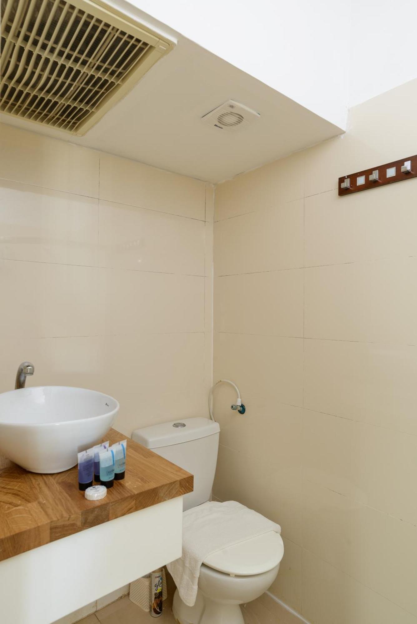 Sea View 2 Bedroom Apartment With Bomb Shelter Тел Авив Екстериор снимка