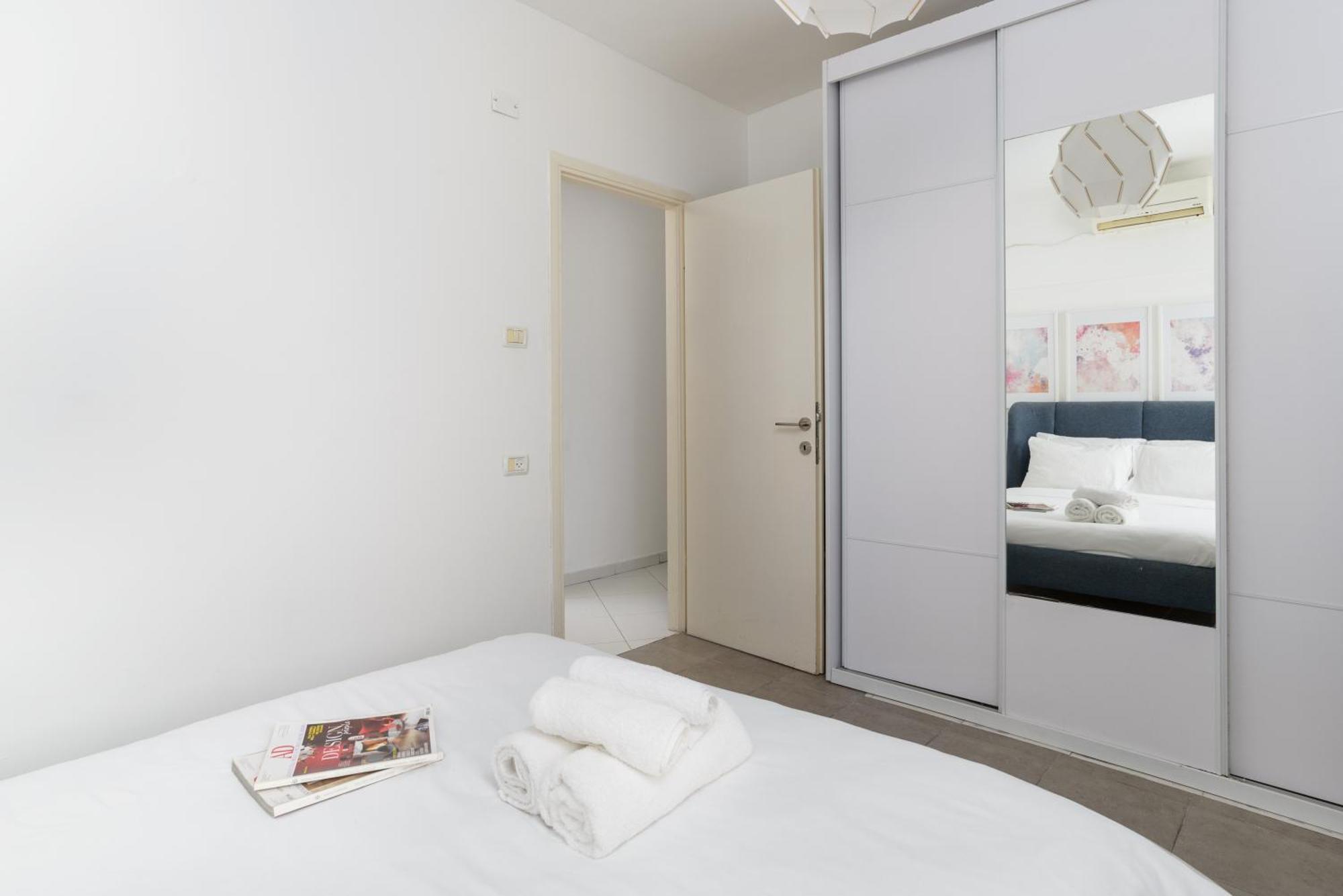Sea View 2 Bedroom Apartment With Bomb Shelter Тел Авив Екстериор снимка