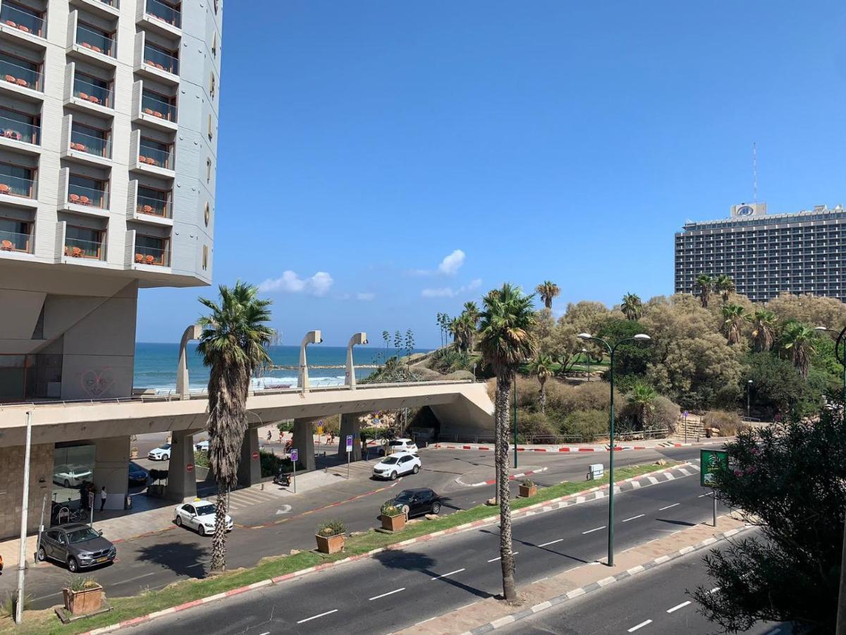 Sea View 2 Bedroom Apartment With Bomb Shelter Тел Авив Екстериор снимка