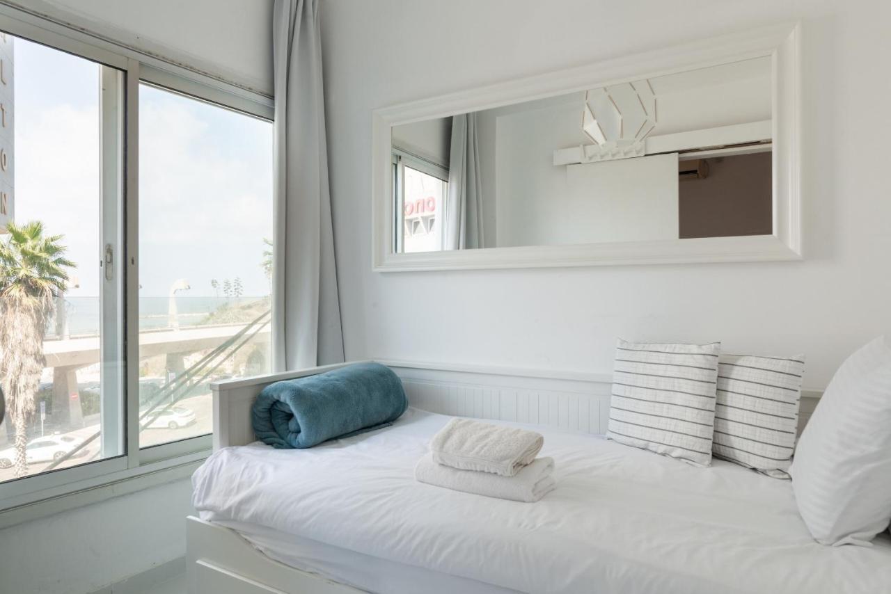 Sea View 2 Bedroom Apartment With Bomb Shelter Тел Авив Екстериор снимка
